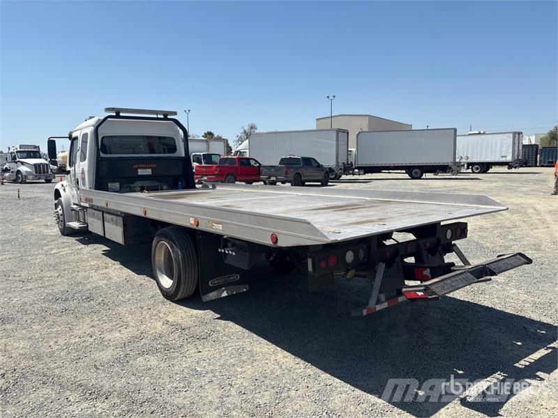 Freightliner M2 106 Recovery vehicles