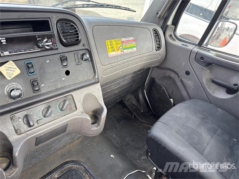 Freightliner M2 106 캐빈 및 인테리어