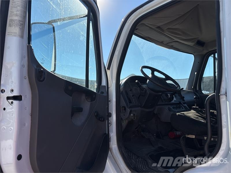 Freightliner M2 106 Camiões basculantes