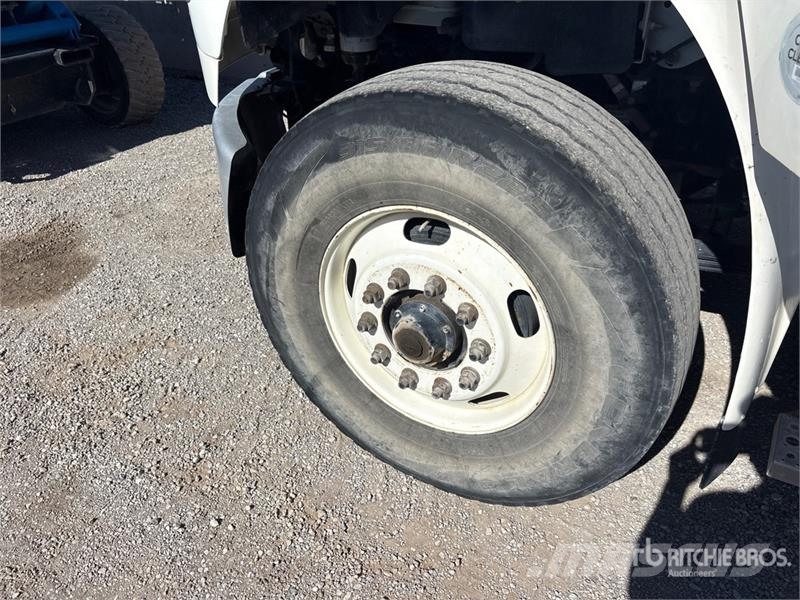 Freightliner M2 106 شاحنات قلابة