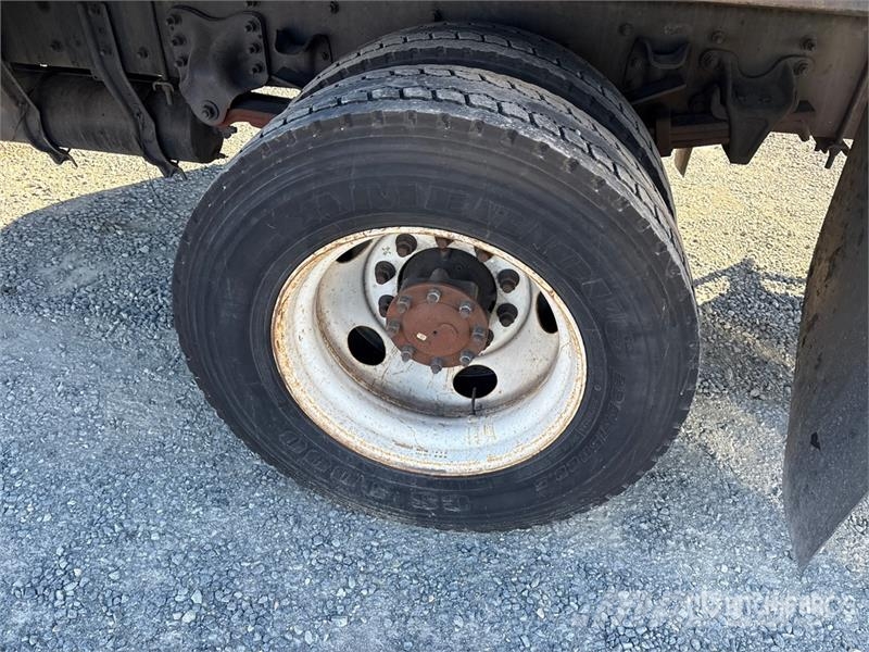 Freightliner M2 106 Kamioni sa otvorenim sandukom