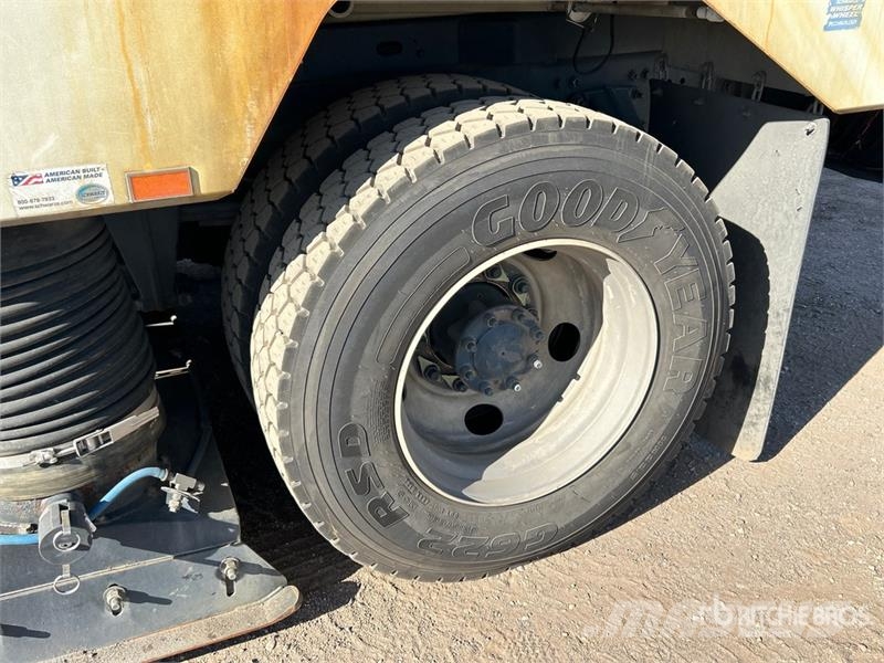 Freightliner M2 106 Pometalni stroji