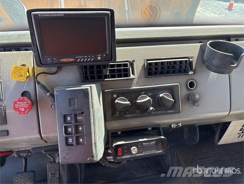 Freightliner M2 106 Kommunal-Sonderfahrzeuge