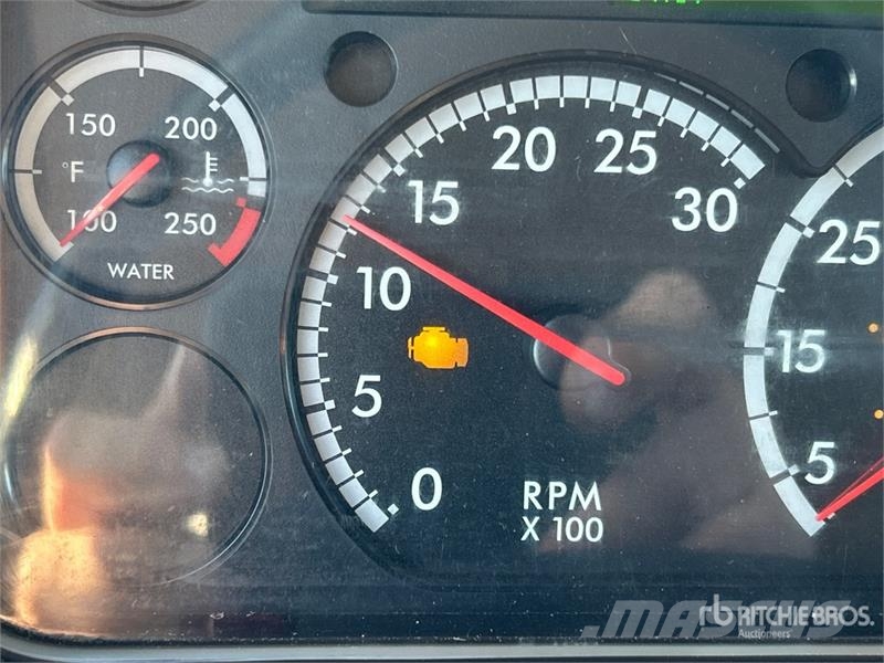 Freightliner M2 106 Camiones de cama baja