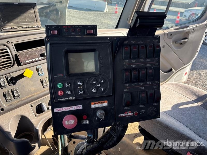 Freightliner M2 106 Pometalni stroji
