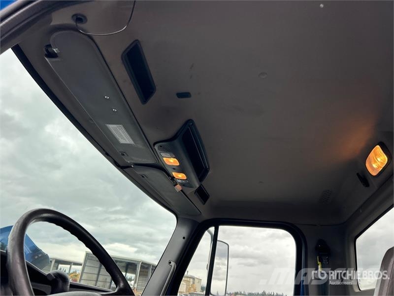 Freightliner M2 106 Kabíny a interiér