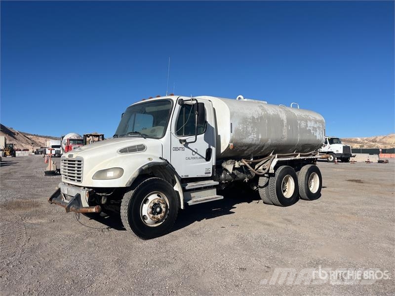 Freightliner M2 106 Vattentankbilar