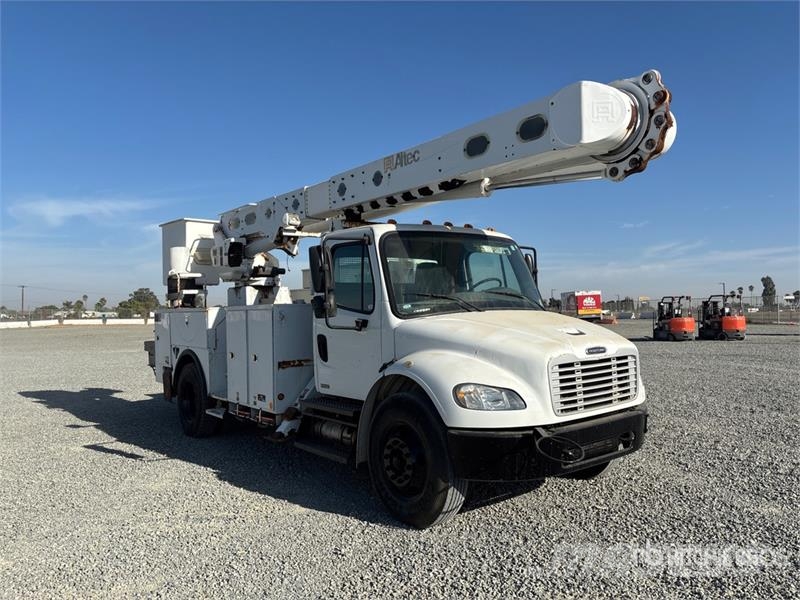 Freightliner M2 106 Nostolava-autot