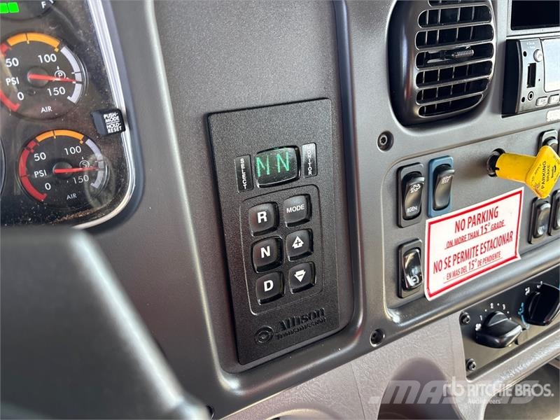 Freightliner M2 106 Εναέριες πλατφόρμες τοποθετημένες σε φορτηγό