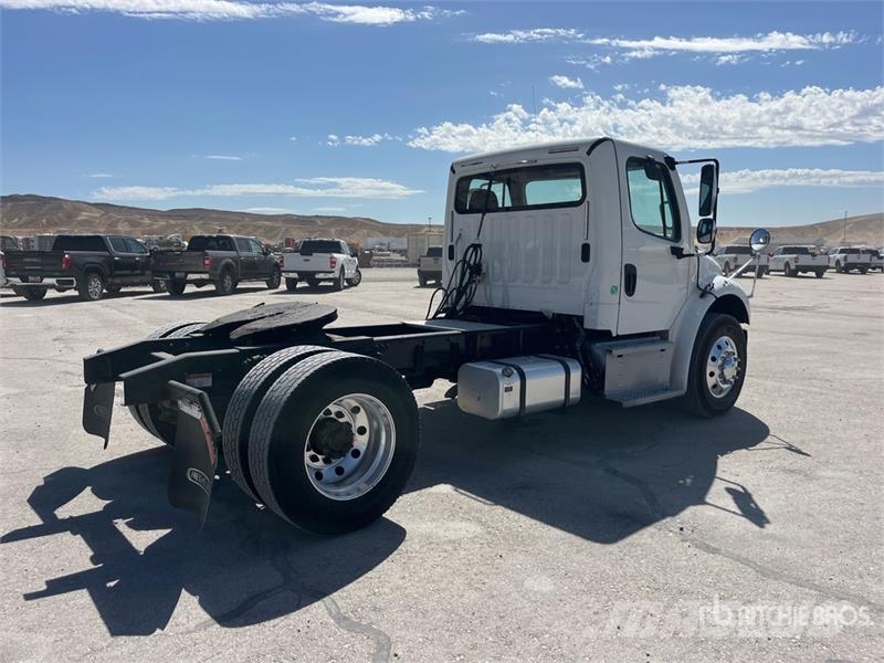 Freightliner M2 106 트랙터 유닛