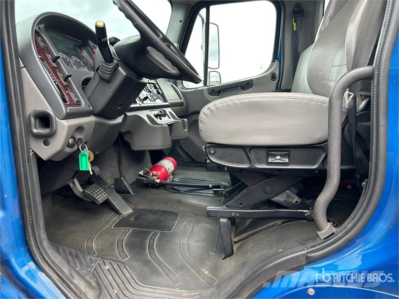 Freightliner M2 106 Kabíny a interiér
