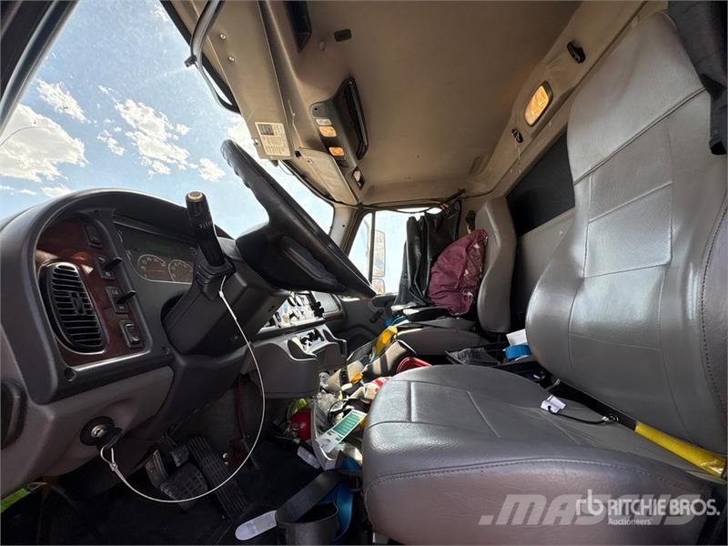 Freightliner M2 106 Camion Fourgon