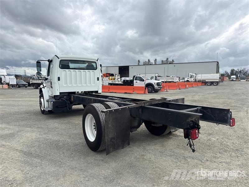 Freightliner M2 106 Cabins and interior