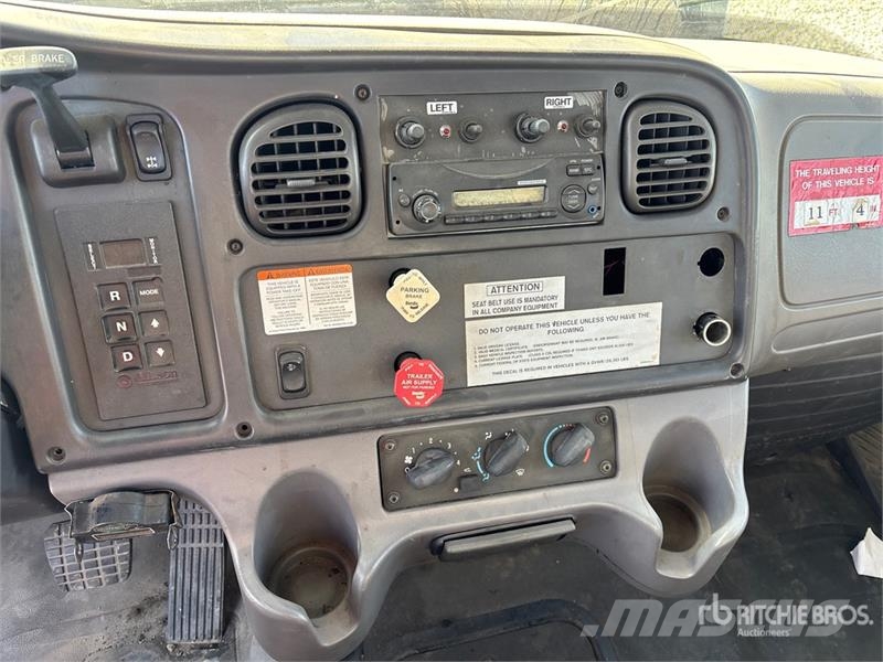 Freightliner M2 106 Nostolava-autot