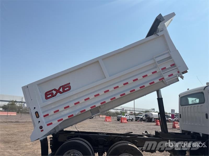 Freightliner M2 106 Kiper tovornjaki