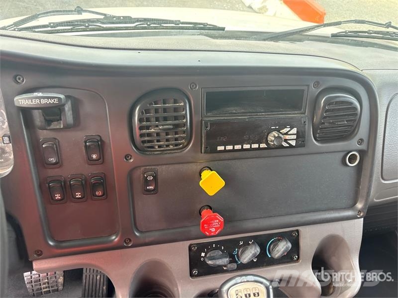 Freightliner M2 106 شاحنات قلابة