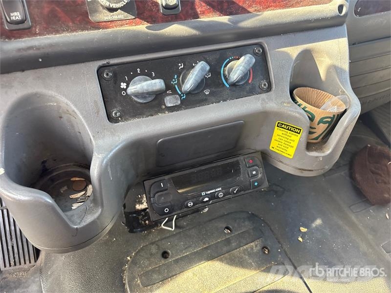 Freightliner M2 106 Kravas automašīnas - refrižeratori