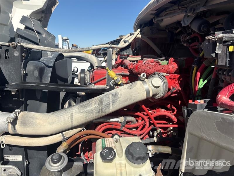 Freightliner M2 106 شاحنات قلابة