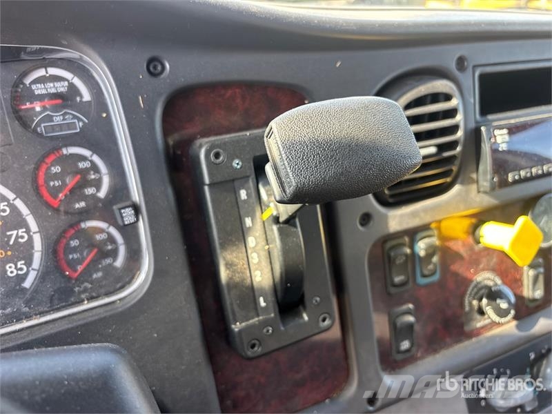Freightliner M2 106 Kravas automašīnas - refrižeratori