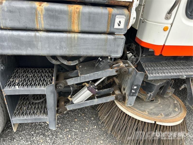 Freightliner M2 106 Camion balayeur