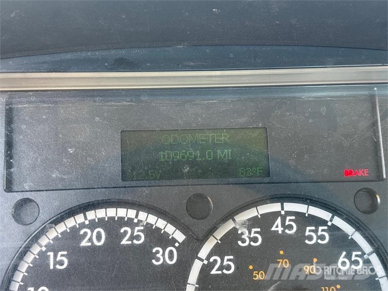 Freightliner M2 106 キャビン及び内装