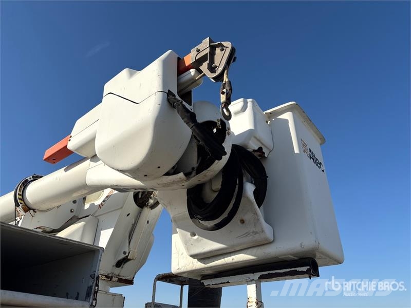 Freightliner M2 106 Nostolava-autot