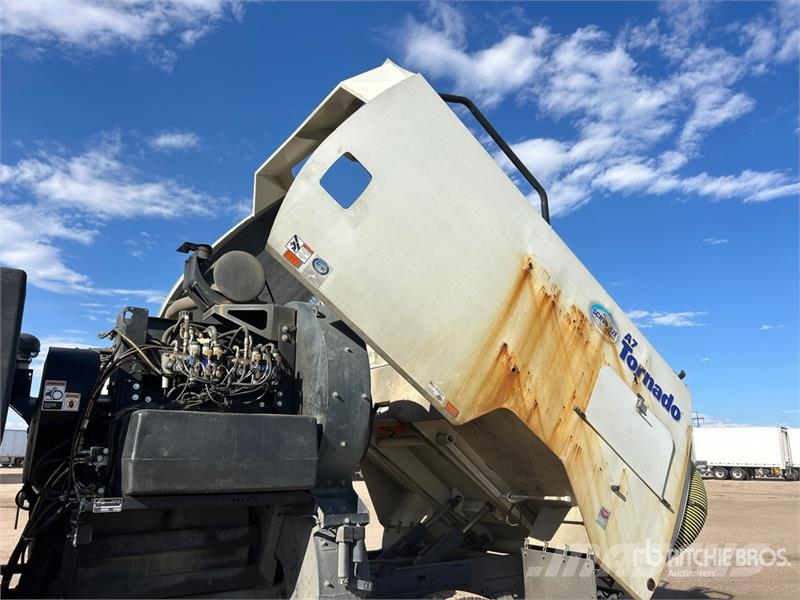 Freightliner M2 106 Pometalni stroji