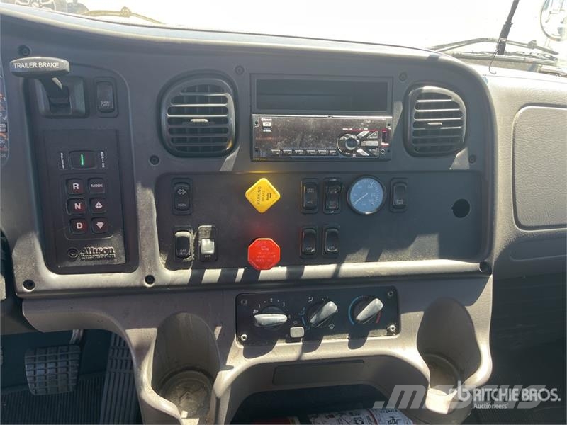 Freightliner M2 106 Tracteur routier