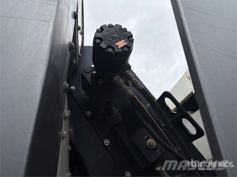 Freightliner M2 106 Pometalni stroji