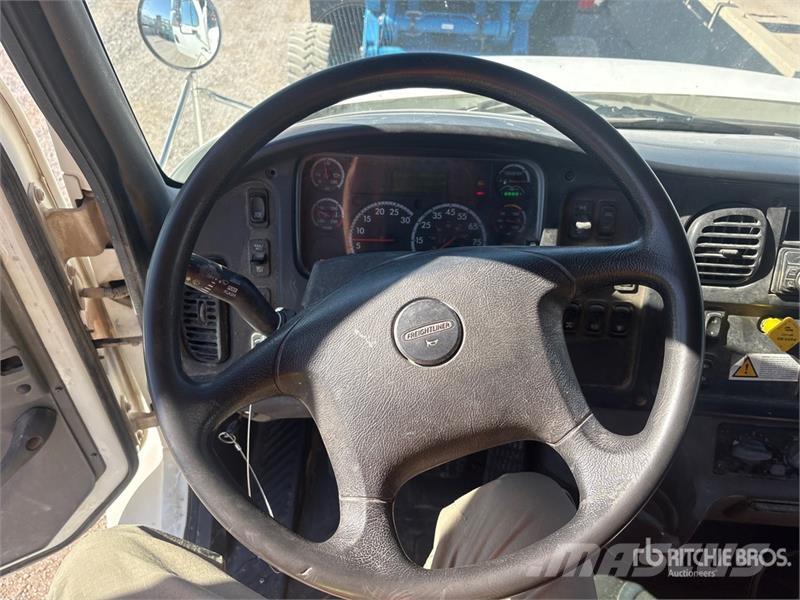 Freightliner M2 106 شاحنات قلابة