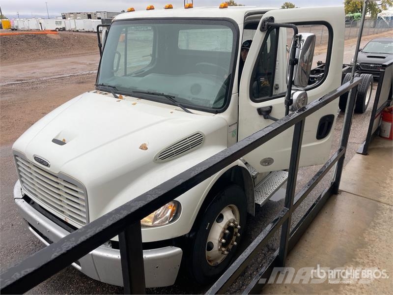 Freightliner M2 106 Kabine i unutrašnjost