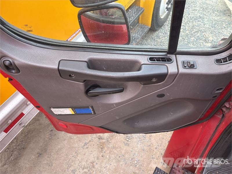 Freightliner M2 106 شاحنات بدرجة حرارة قابلة للضبط
