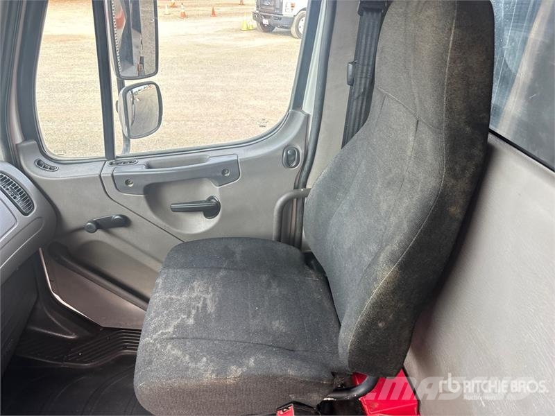 Freightliner M2 106 شاحنات قلابة