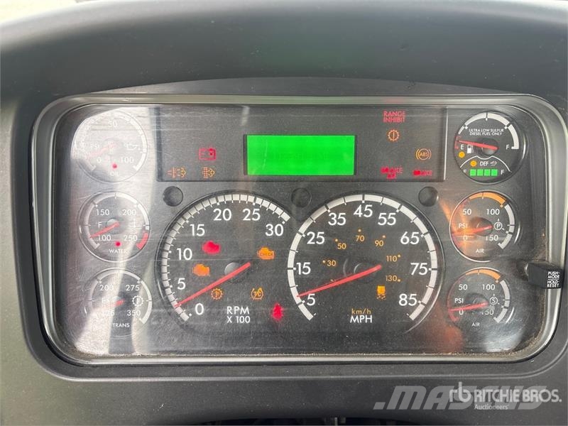 Freightliner M2 106 Cabins and interior