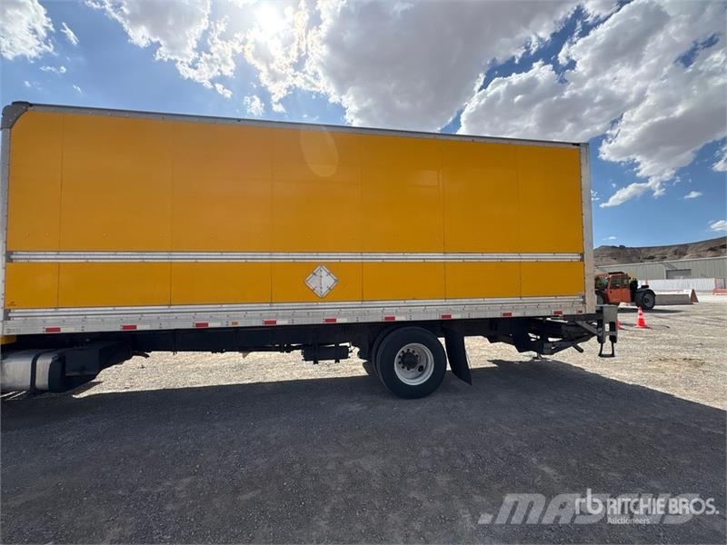 Freightliner M2 106 Camion Fourgon