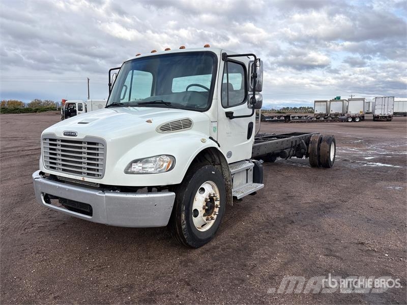 Freightliner M2 106 Kabine i unutrašnjost