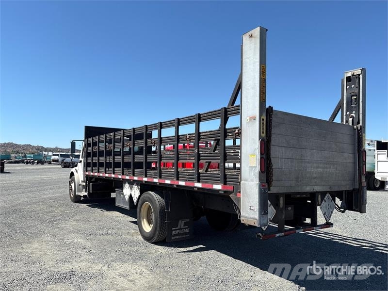 Freightliner M2 106 شاحنات مسطحة/مفصلية الجوانب