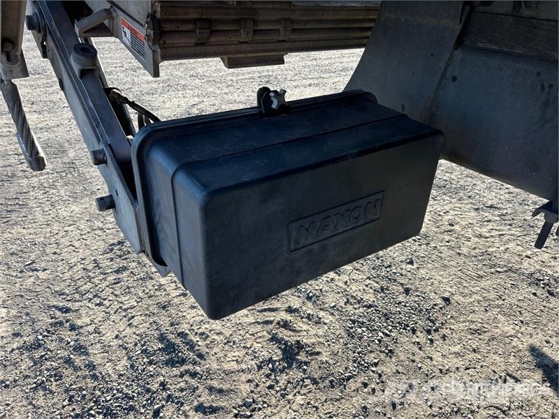 Freightliner M2 106 Camiones de cama baja