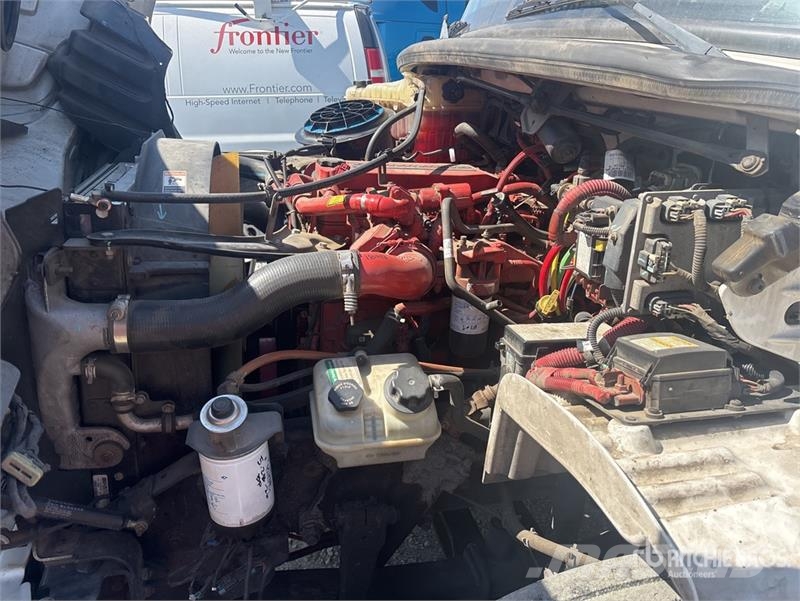 Freightliner M2 106 Camiones plataforma