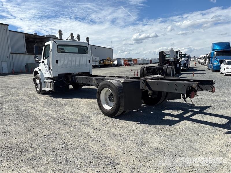 Freightliner M2 106 キャビン及び内装