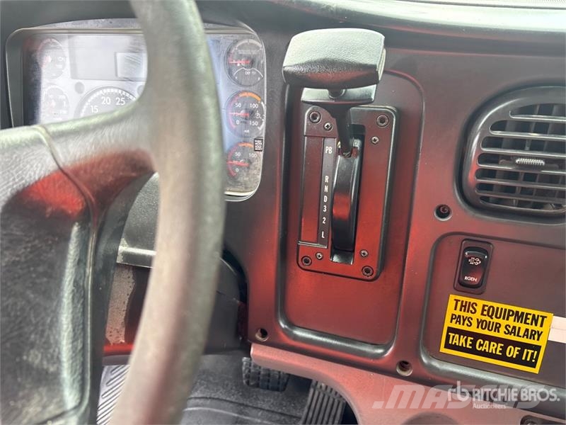 Freightliner M2 106 شاحنات قلابة
