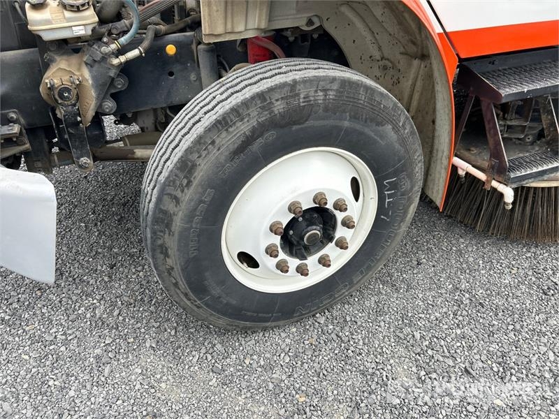 Freightliner M2 106 Camion balayeur