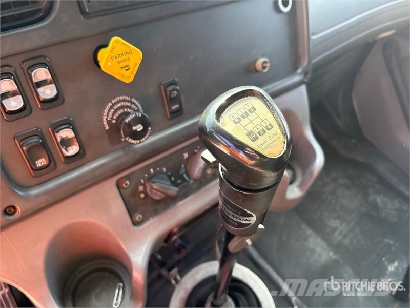 Freightliner M2 106 Furgons