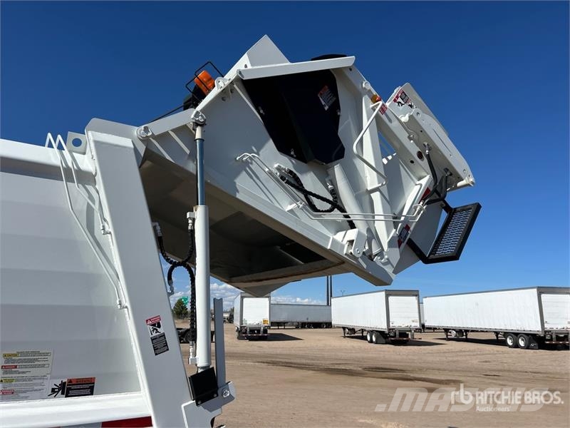 Freightliner M2 106 Мусоровозы