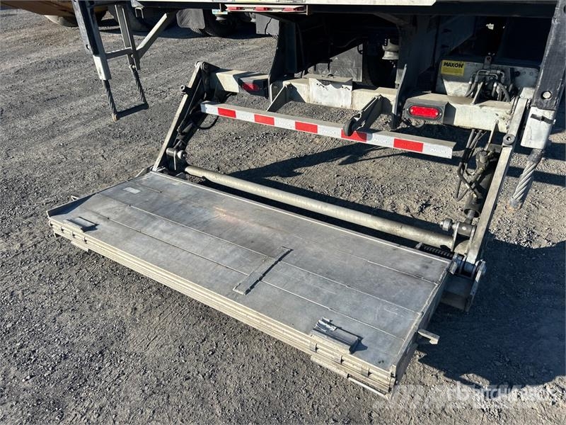 Freightliner M2 106 Camiones de cama baja