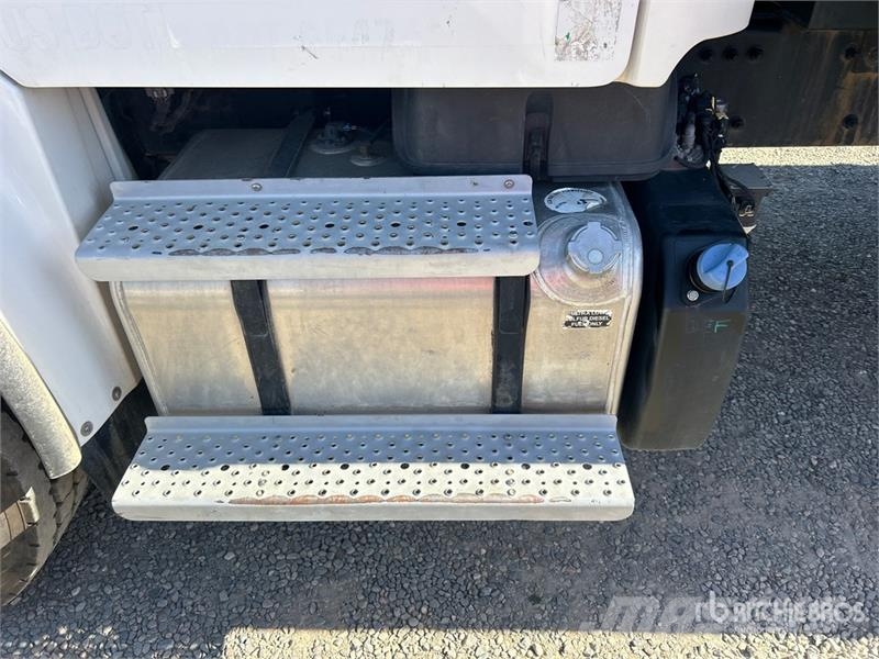 Freightliner M2 106 شاحنات قلابة