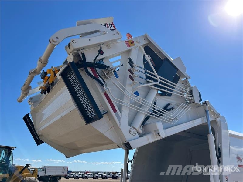 Freightliner M2 106 Мусоровозы