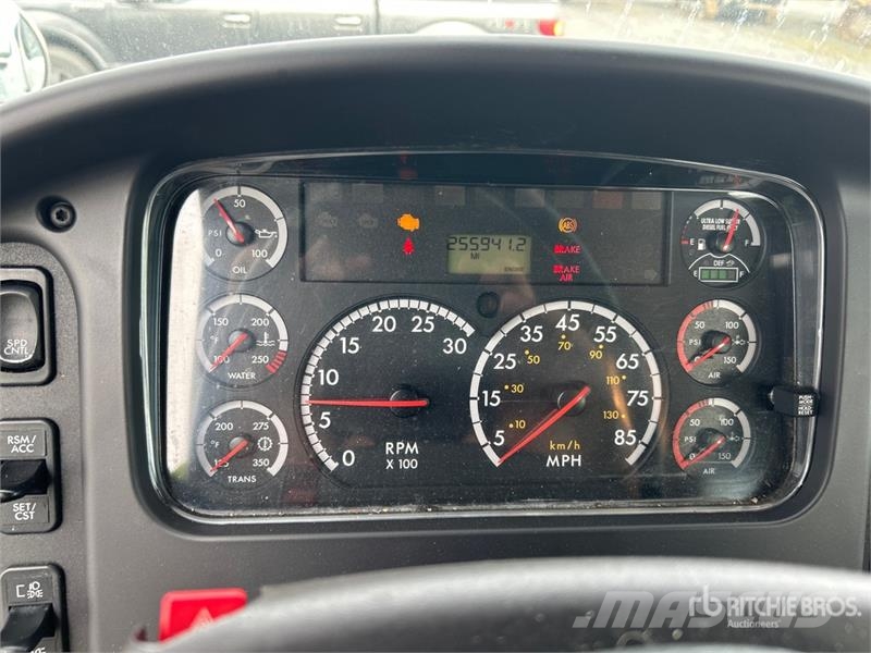 Freightliner M2 106 Cabins and interior