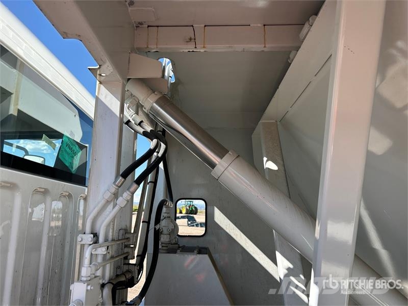 Freightliner M2 106 Мусоровозы
