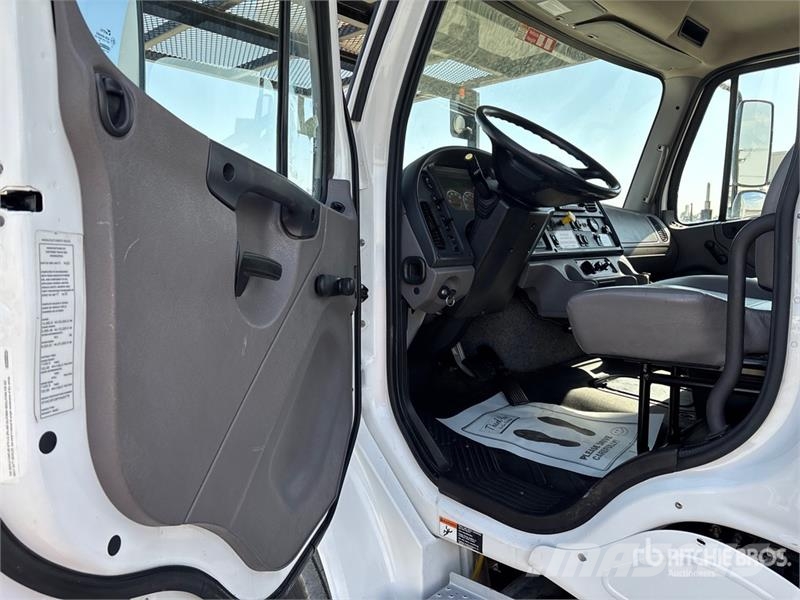 Freightliner M2 106 Εναέριες πλατφόρμες τοποθετημένες σε φορτηγό
